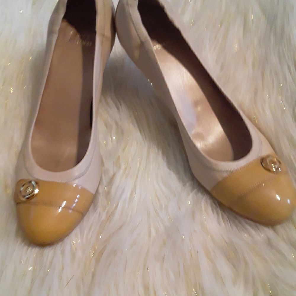 Stuart Weitzman Pump Roundtoe Elastic Patent Heel… - image 3